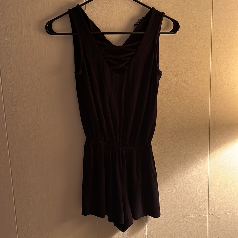 Simple black romper - Picture 2 of 3
